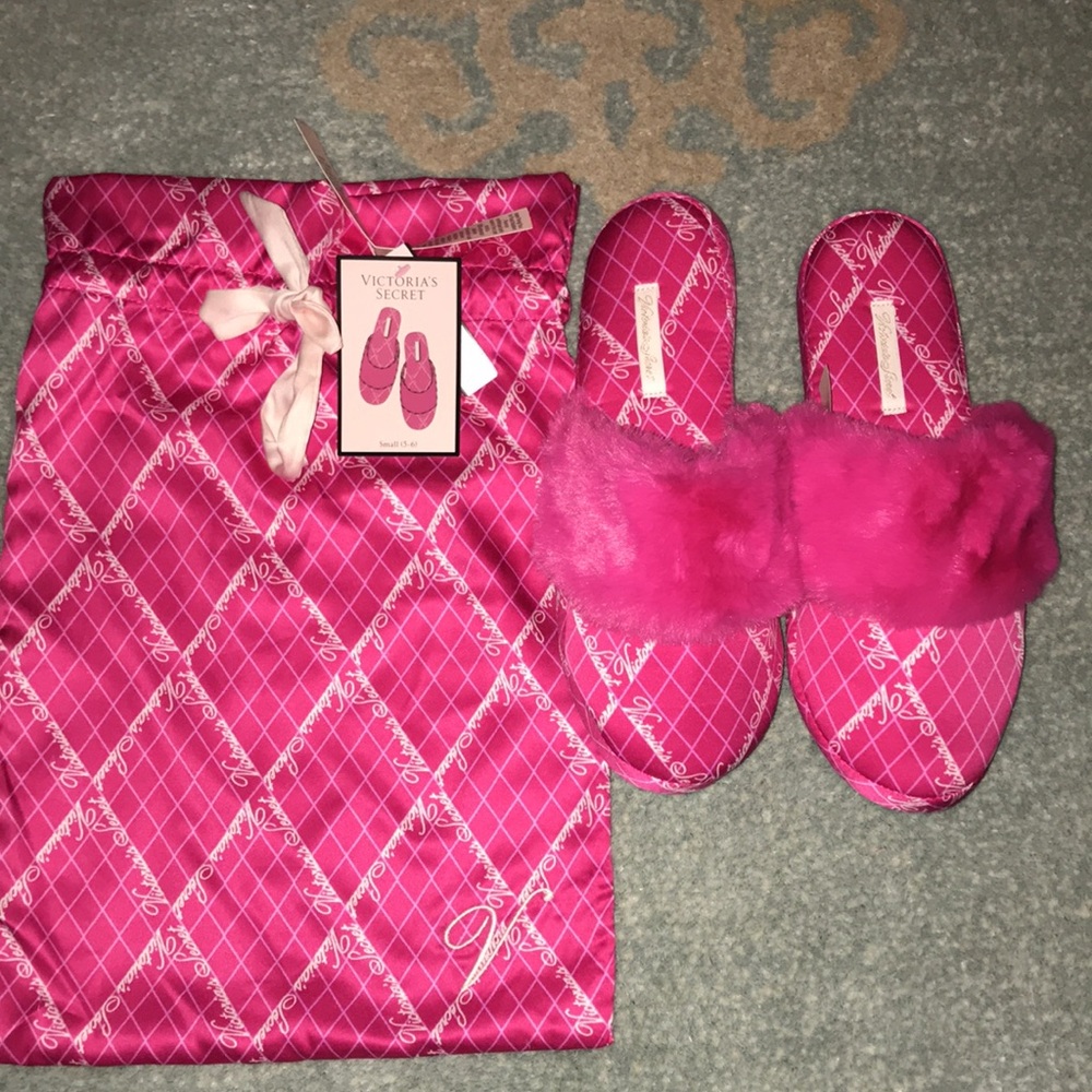 NWT Victoria’s Secret slipper & bag small